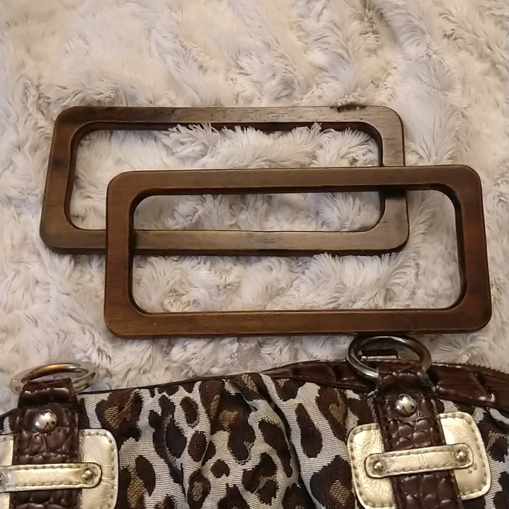 Guess handbag: Requires Handles to be attached (included) - Picture 10 of 10